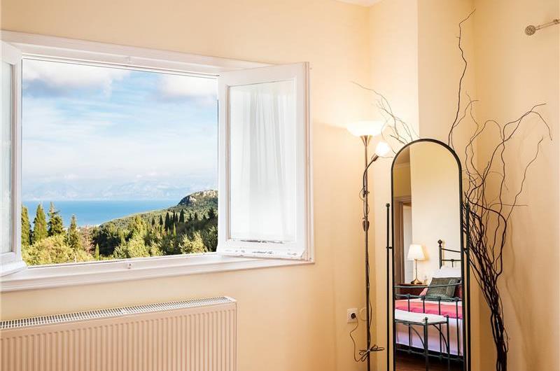 3 bedroom villa with pool & sea & mountain views, Episkepsi, sleeps 7