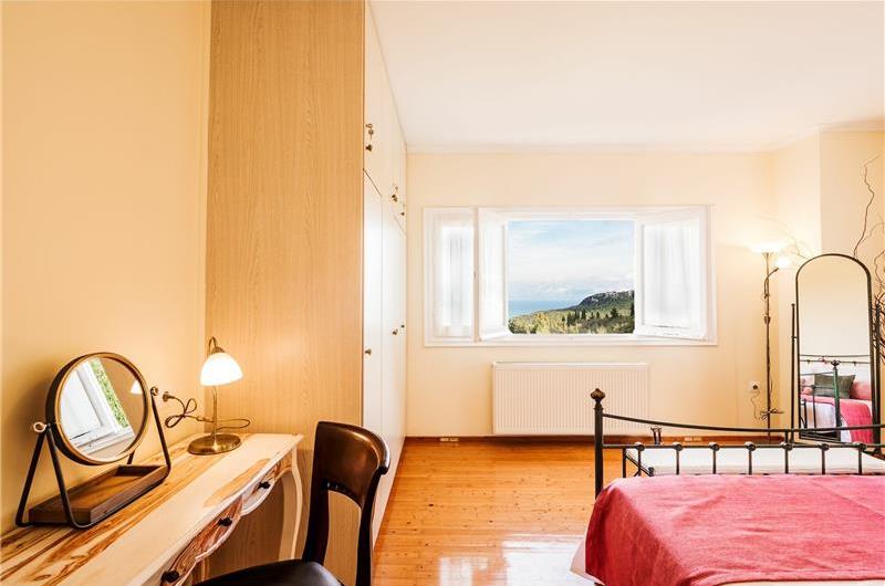 3 bedroom villa with pool & sea & mountain views, Episkepsi, sleeps 7