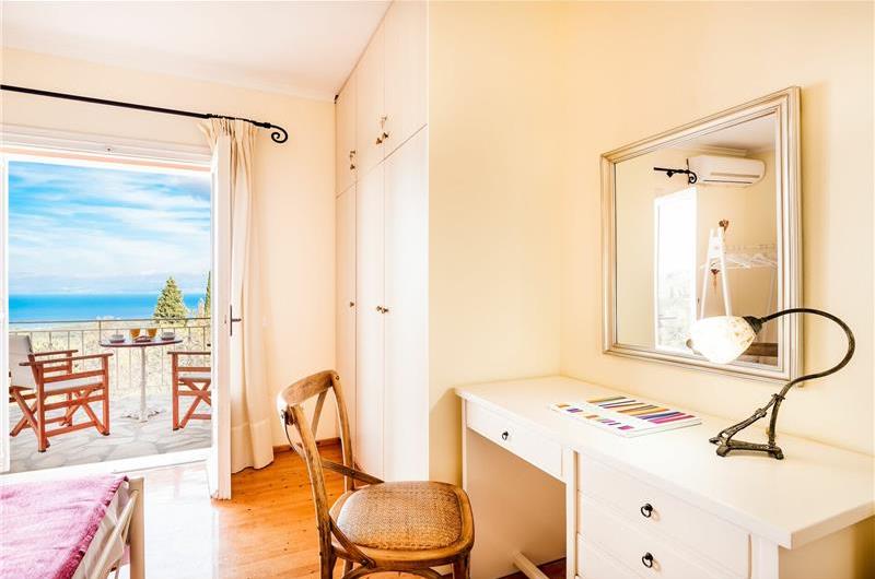 3 bedroom villa with pool & sea & mountain views, Episkepsi, sleeps 7