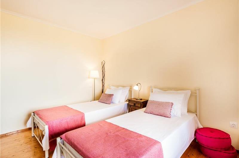 3 bedroom villa with pool & sea & mountain views, Episkepsi, sleeps 7