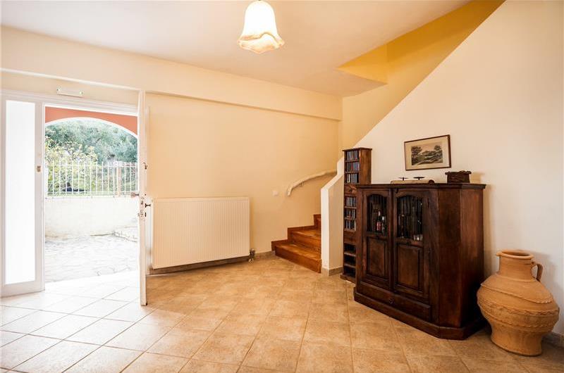 3 bedroom villa with pool & sea & mountain views, Episkepsi, sleeps 7