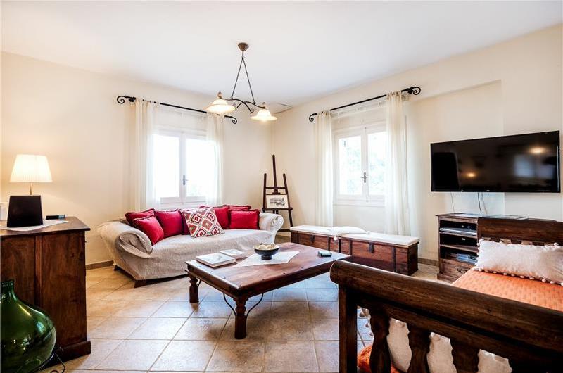 3 bedroom villa with pool & sea & mountain views, Episkepsi, sleeps 7