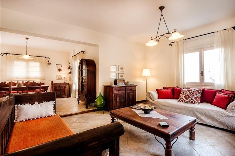 3 bedroom villa with pool & sea & mountain views, Episkepsi, sleeps 7