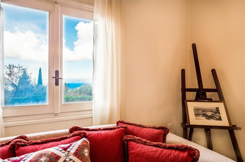 3 bedroom villa with pool & sea & mountain views, Episkepsi, sleeps 7