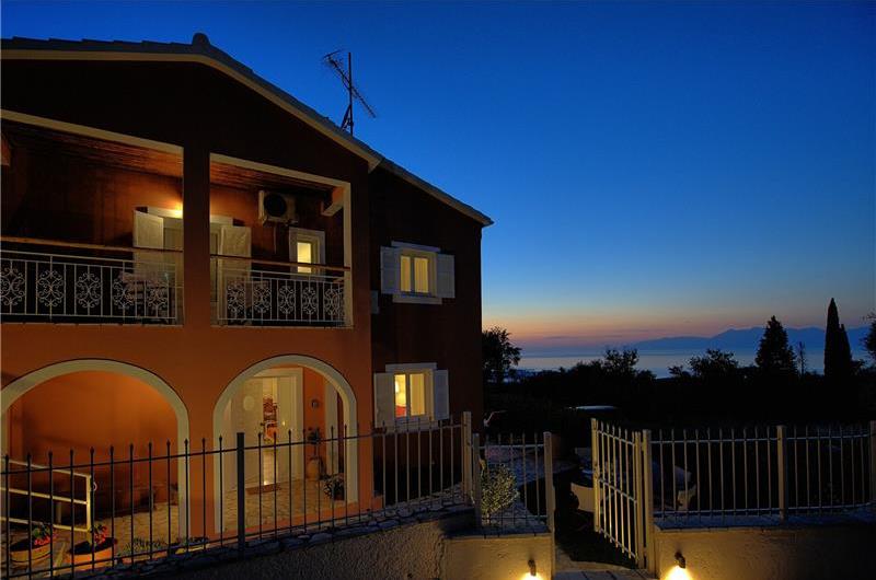 3 bedroom villa with pool & sea & mountain views, Episkepsi, sleeps 7