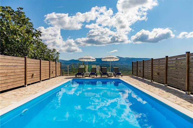 5 bedroom villa with pool, near Acharavi, sleeps 9