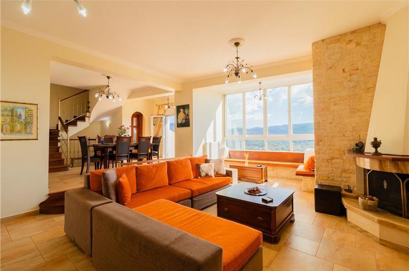 5 bedroom villa with pool, near Acharavi, sleeps 9