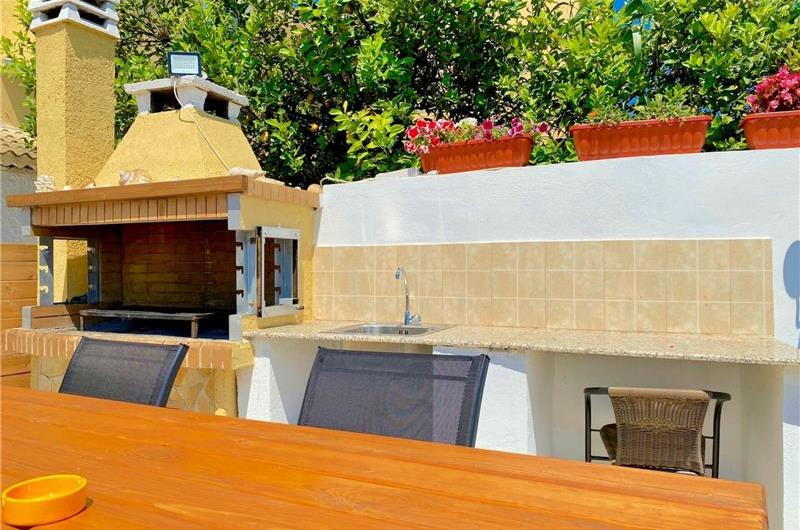 5 bedroom villa with pool, near Acharavi, sleeps 9