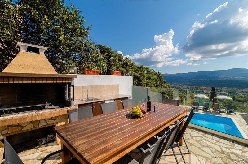 5 bedroom villa with pool, near Acharavi, sleeps 9