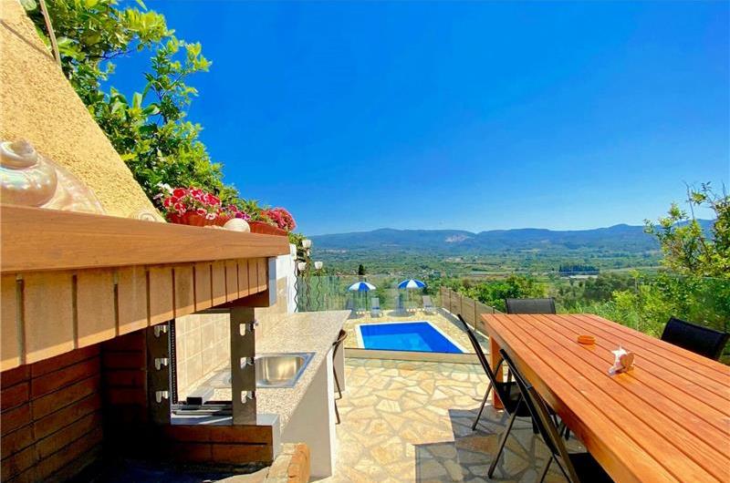 5 bedroom villa with pool, near Acharavi, sleeps 9