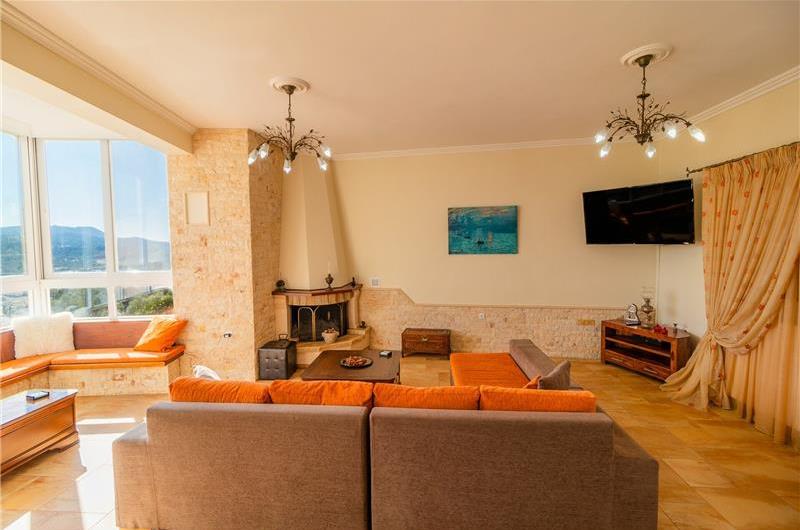 5 bedroom villa with pool, near Acharavi, sleeps 9