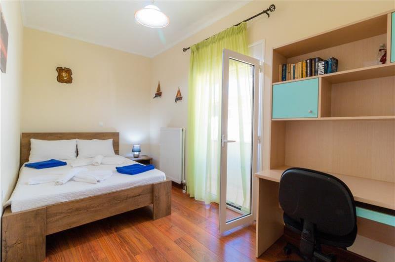 5 bedroom villa with pool, near Acharavi, sleeps 9