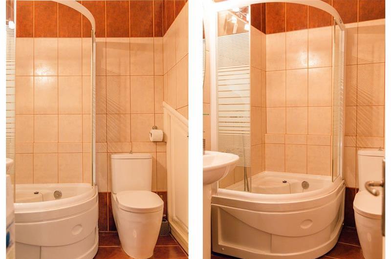 5 bedroom villa with pool, near Acharavi, sleeps 9