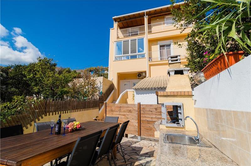 5 bedroom villa with pool, near Acharavi, sleeps 9