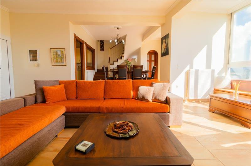 5 bedroom villa with pool, near Acharavi, sleeps 9