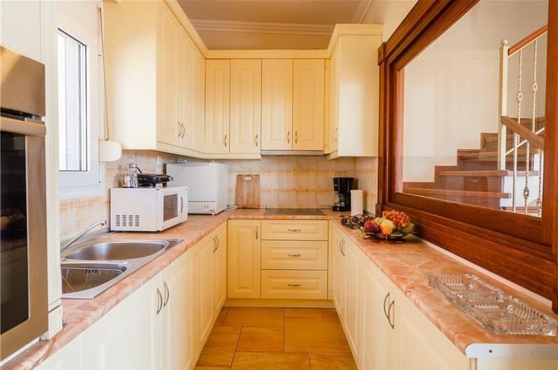 5 bedroom villa with pool, near Acharavi, sleeps 9