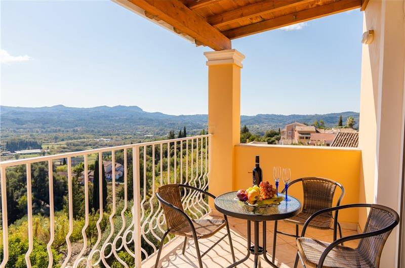 5 bedroom villa with pool, near Acharavi, sleeps 9