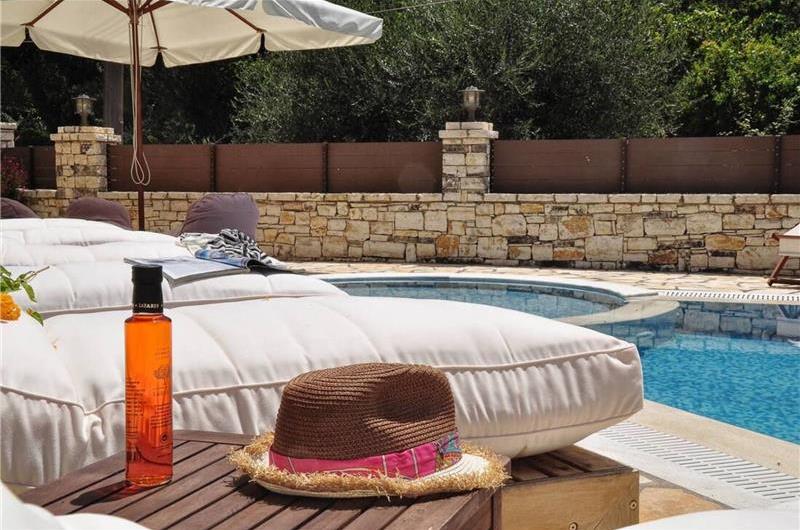 3 bedroom villa with pool, near Acharavi, sleeps 8