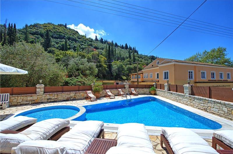 3 bedroom villa with pool, near Acharavi, sleeps 8