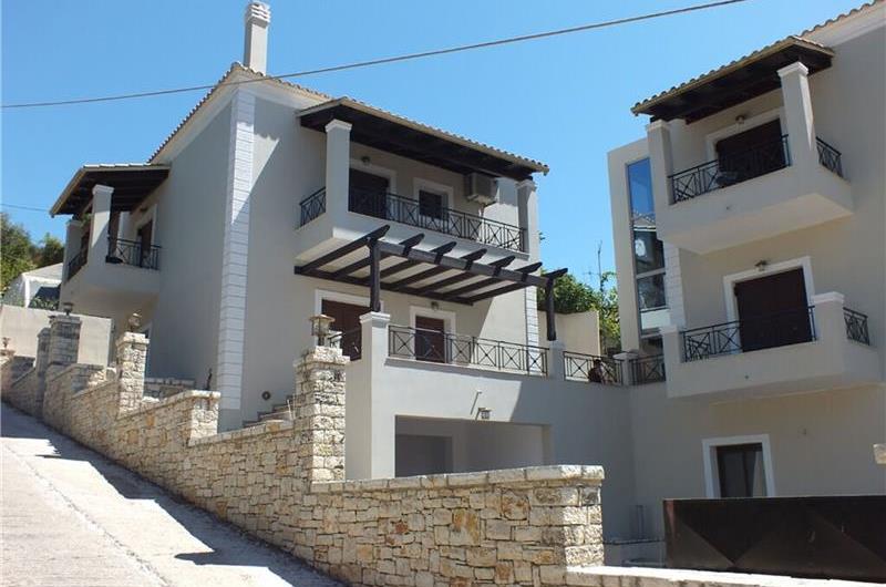 3 bedroom villa with pool, near Acharavi, sleeps 8