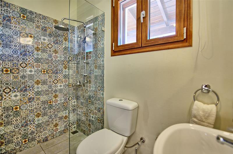 3 bedroom villa with pool, near Acharavi, sleeps 8