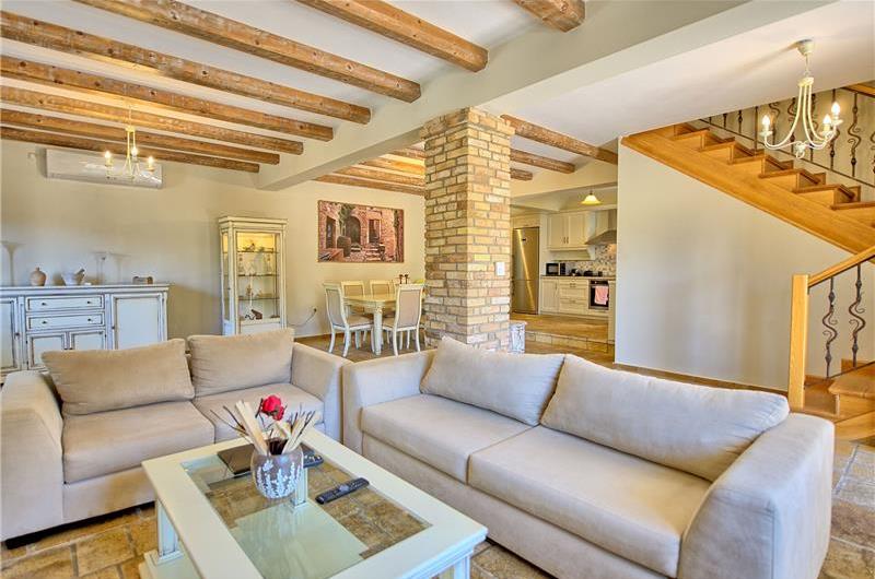 3 bedroom villa with pool, near Acharavi, sleeps 8