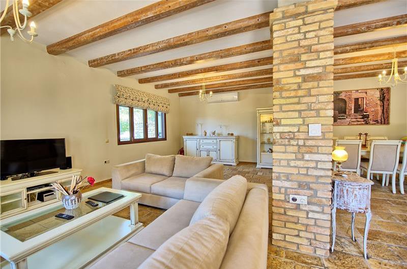 3 bedroom villa with pool, near Acharavi, sleeps 8