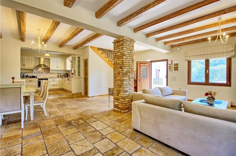 3 bedroom villa with pool, near Acharavi, sleeps 8