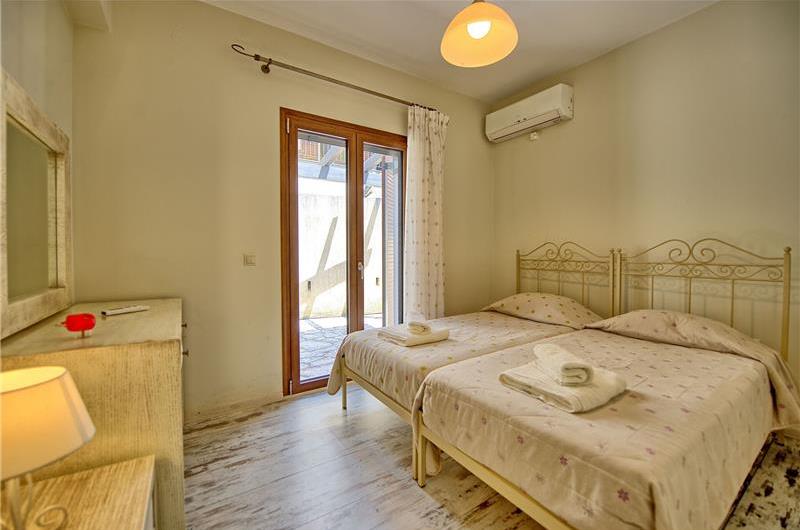 3 bedroom villa with pool, near Acharavi, sleeps 8