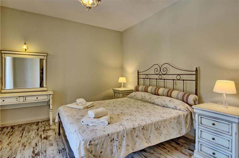 3 bedroom villa with pool, near Acharavi, sleeps 8