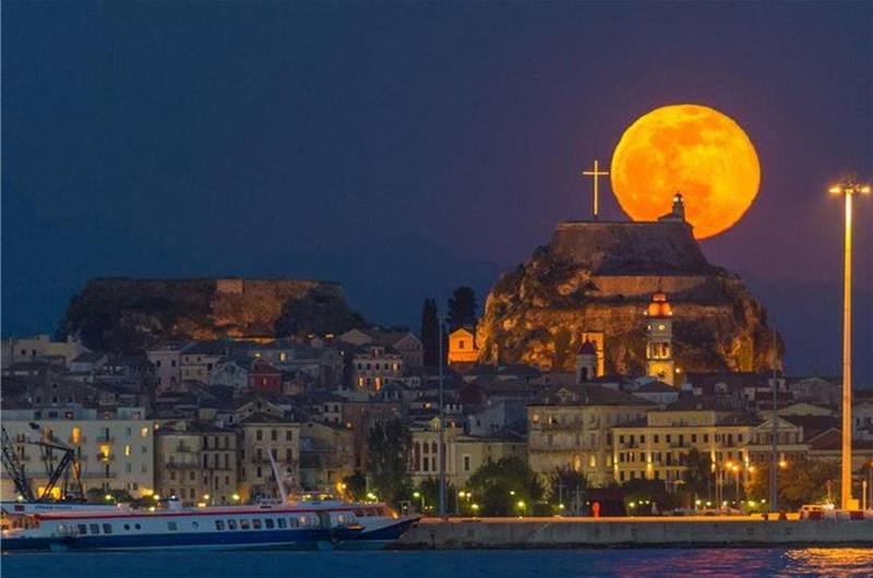 3 bedroom villa with pool, near Acharavi, sleeps 8