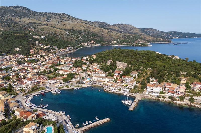 7 bedroom seaside villa with pool, Kassiopi, sleeps 13