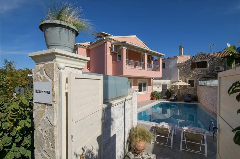 7 bedroom seaside villa with pool, Kassiopi, sleeps 13