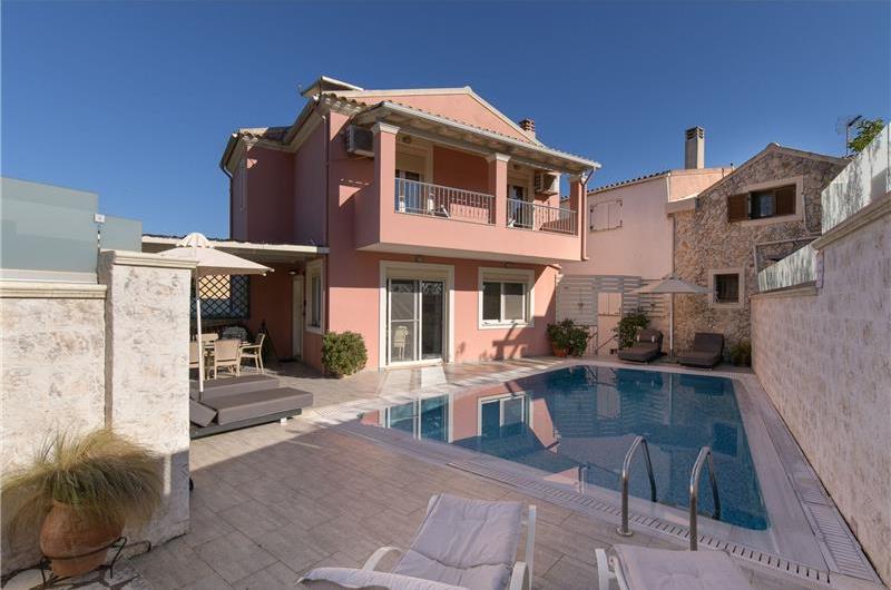 7 bedroom seaside villa with pool, Kassiopi, sleeps 13