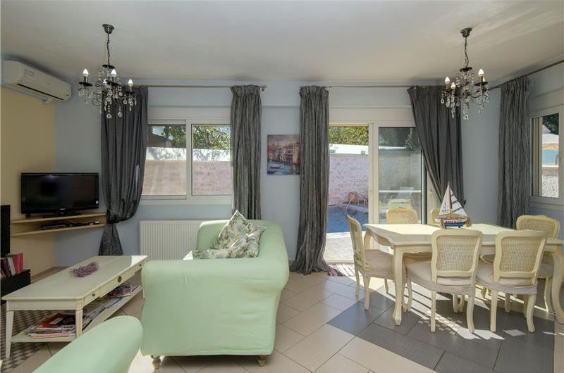 7 bedroom seaside villa with pool, Kassiopi, sleeps 13