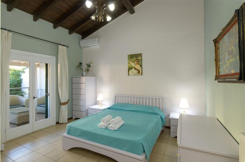 7 bedroom seaside villa with pool, Kassiopi, sleeps 13