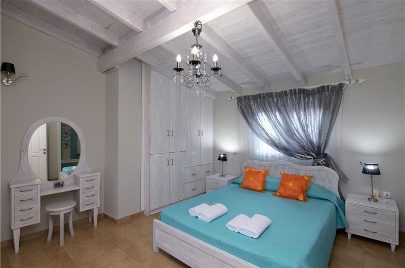 7 bedroom seaside villa with pool, Kassiopi, sleeps 13