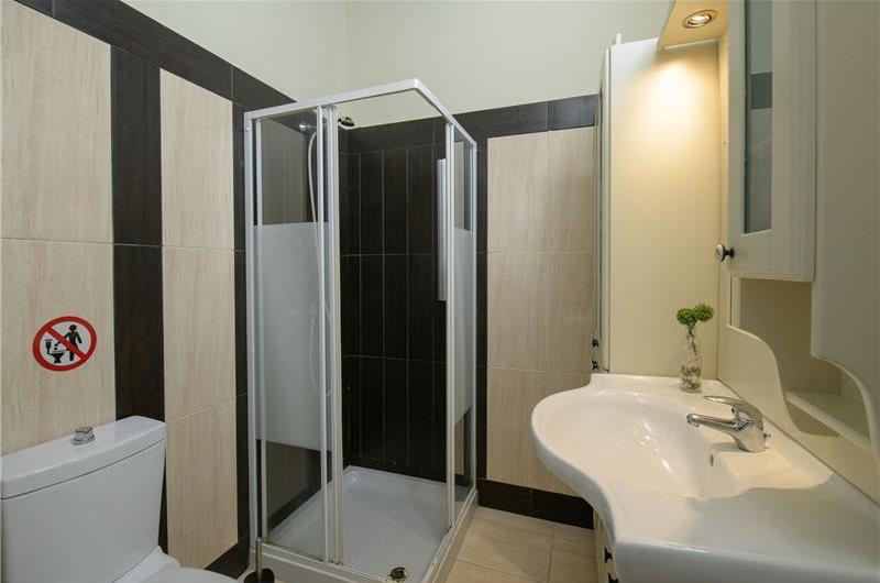 7 bedroom seaside villa with pool, Kassiopi, sleeps 13