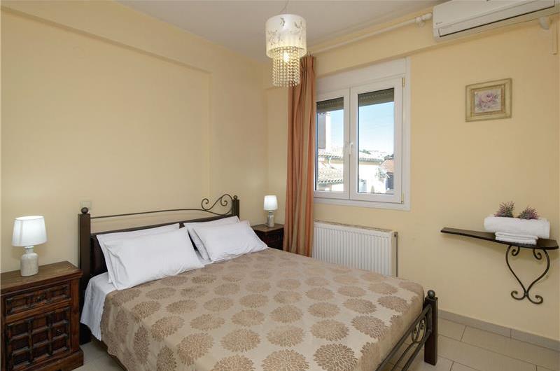 7 bedroom seaside villa with pool, Kassiopi, sleeps 13