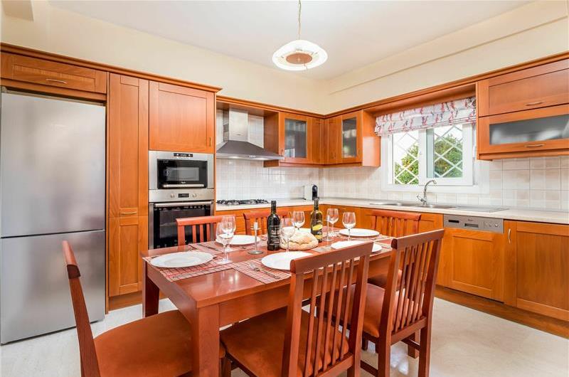 5 bedroom villa with pool & seaview, Perithia, sleeps 10