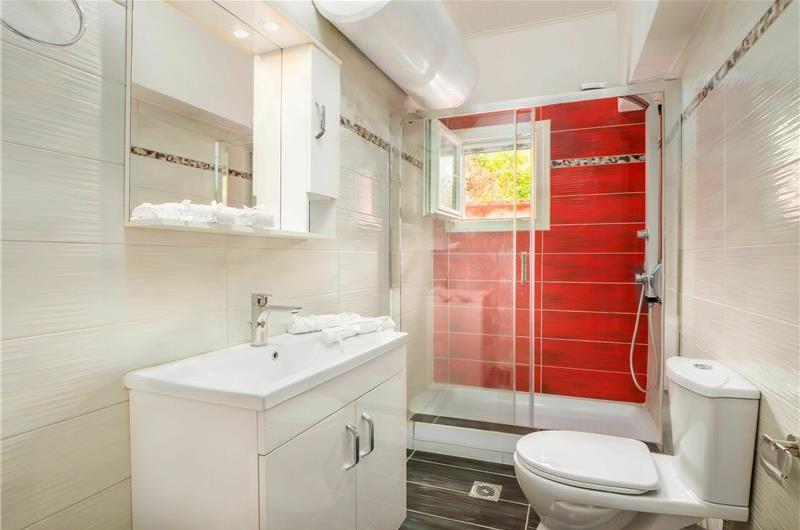 5 bedroom villa with pool & seaview, Perithia, sleeps 10