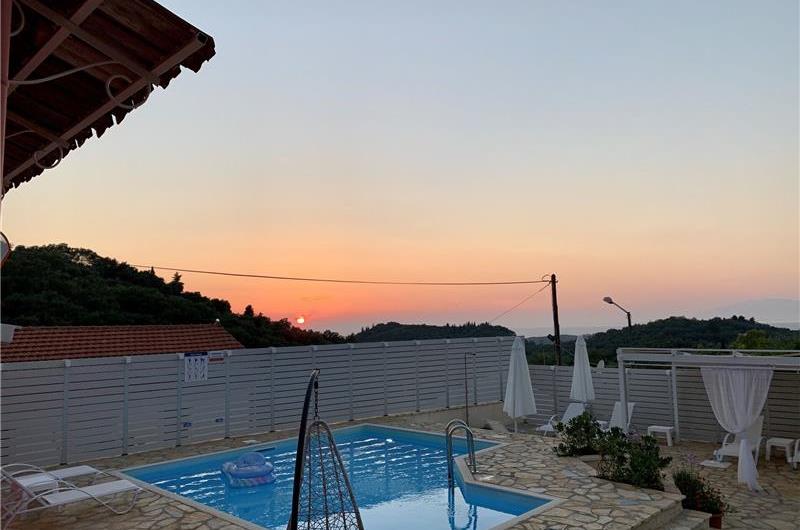 5 bedroom villa with pool & seaview, Perithia, sleeps 10