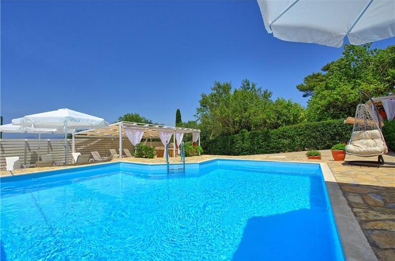 5 bedroom villa with pool & seaview, Perithia, sleeps 10