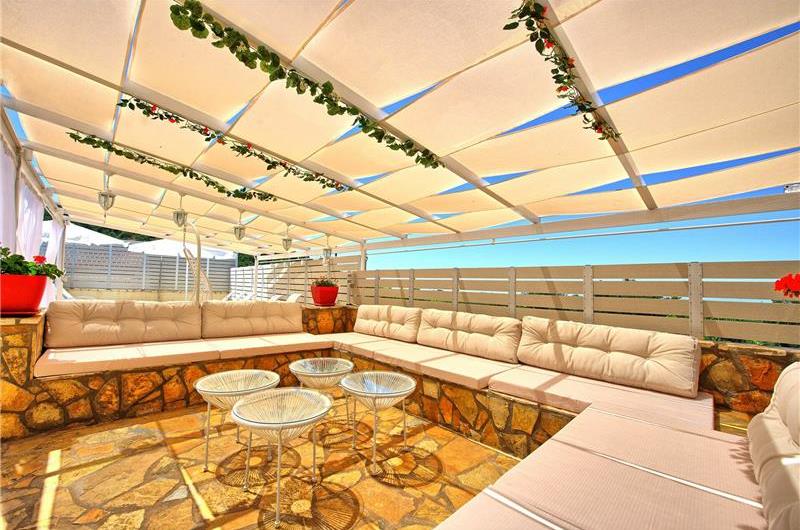 5 bedroom villa with pool & seaview, Perithia, sleeps 10