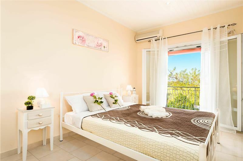 5 bedroom villa with pool & seaview, Perithia, sleeps 10