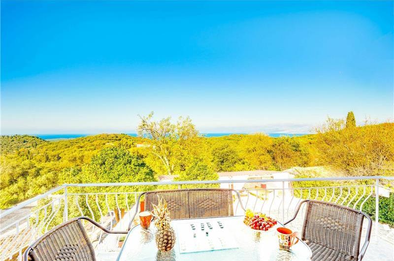 5 bedroom villa with pool & seaview, Perithia, sleeps 10