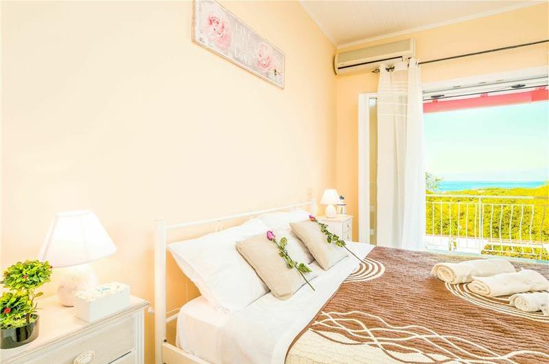 5 bedroom villa with pool & seaview, Perithia, sleeps 10