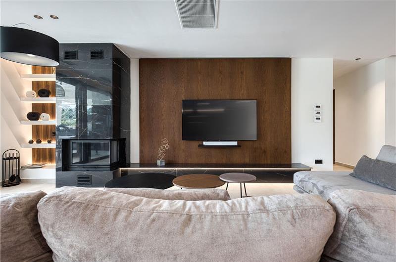 5 bedroom luxury seaside villa with indoor & outdoor pool, near Acharavi, sleeps 10