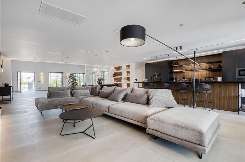 5 bedroom luxury seaside villa with indoor & outdoor pool, near Acharavi, sleeps 10