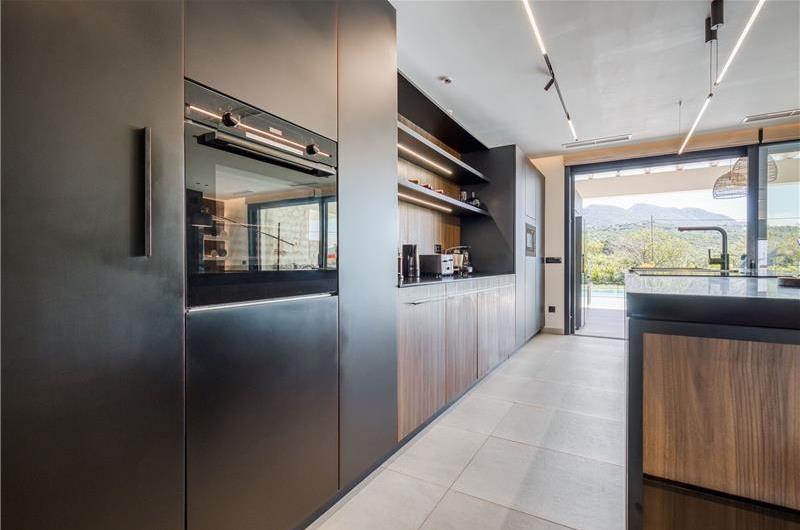 5 bedroom luxury seaside villa with indoor & outdoor pool, near Acharavi, sleeps 10